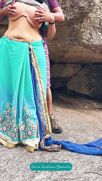 Indijski par romansa na otvorenom - Saree seks - Saree podignut i udaren po guzici
