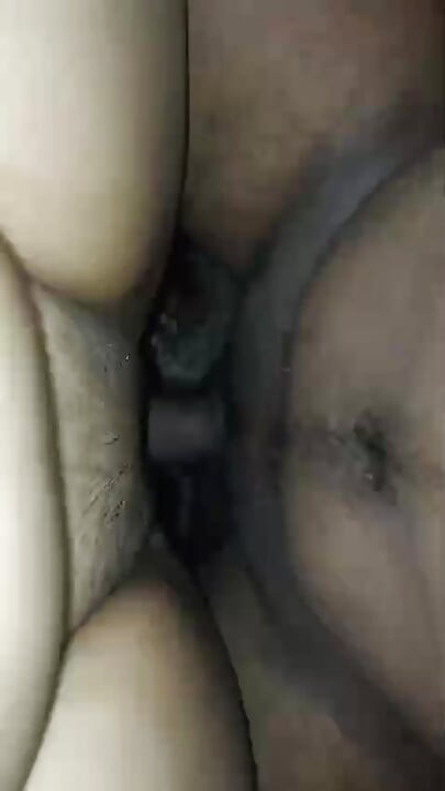 Dia memancut mani semasa seks kasar