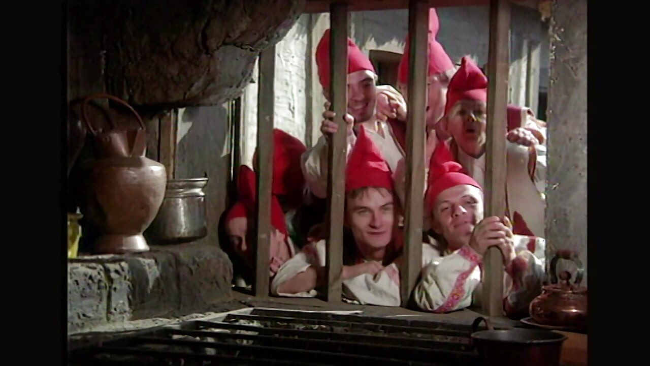 Snow White Became Snow Fucking with the Seven Dwarfs in the Ass