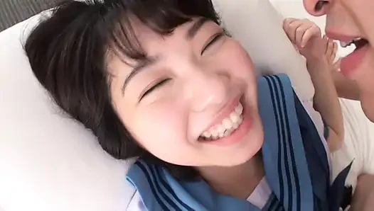 Orta yaşlı bir adam ve üniformalı bir güzellik