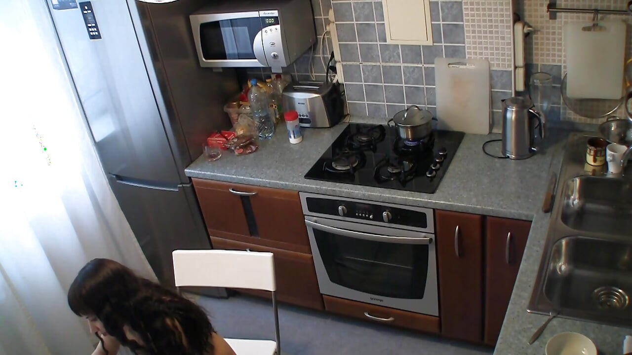 Naked MILF Is Cooking Something in the Kitchen