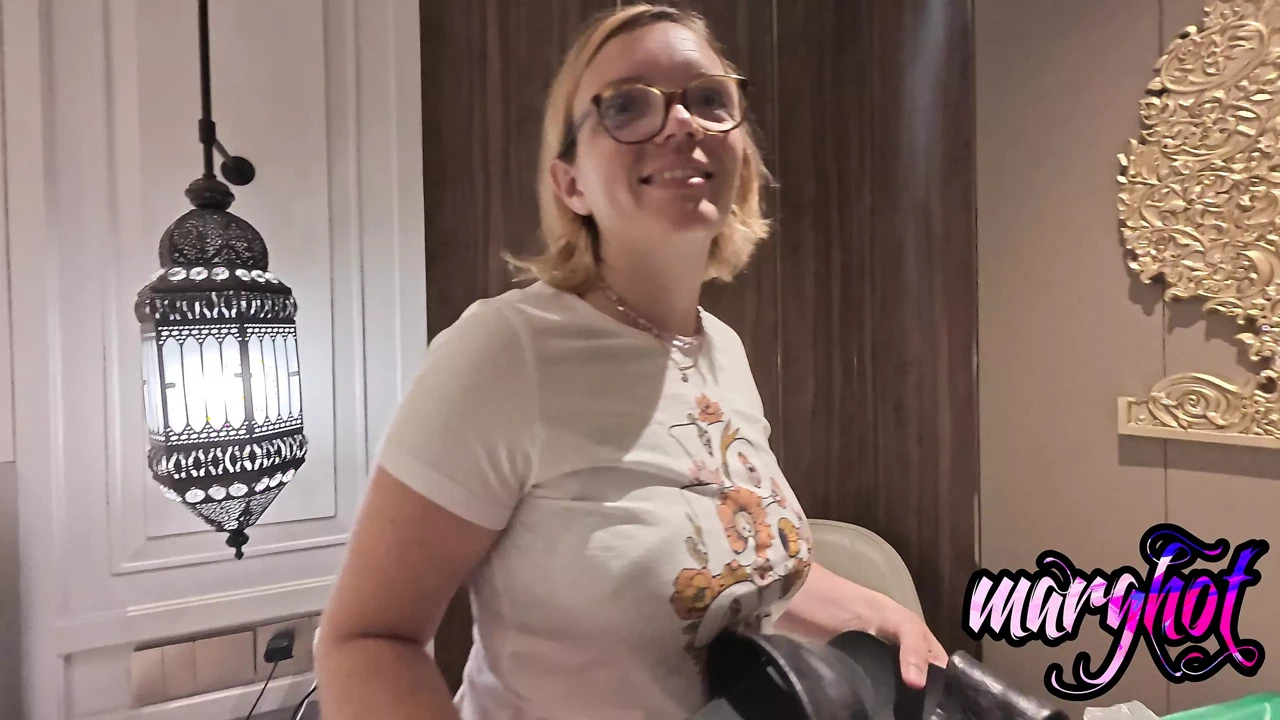 Trips to Bangkok I Meet My Darling Lysia for a Visit to the Room