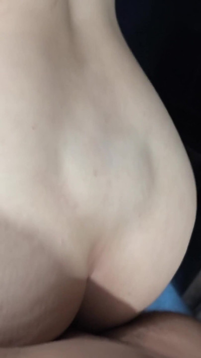 IZAĐEM NA ZABAVU I UPOZNAM DEČKA SVOJE NAJBOLJE PRIJATELJICE, NA KRAJU SE NEKONTROLIRANO JEBEMO | Isječak 1