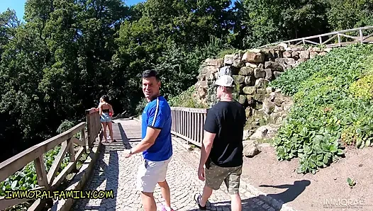 Audisi Jenny S untuk kepala pemandu sorak Zuzu Sweet! Dientot di luar ruangan & seks threesome