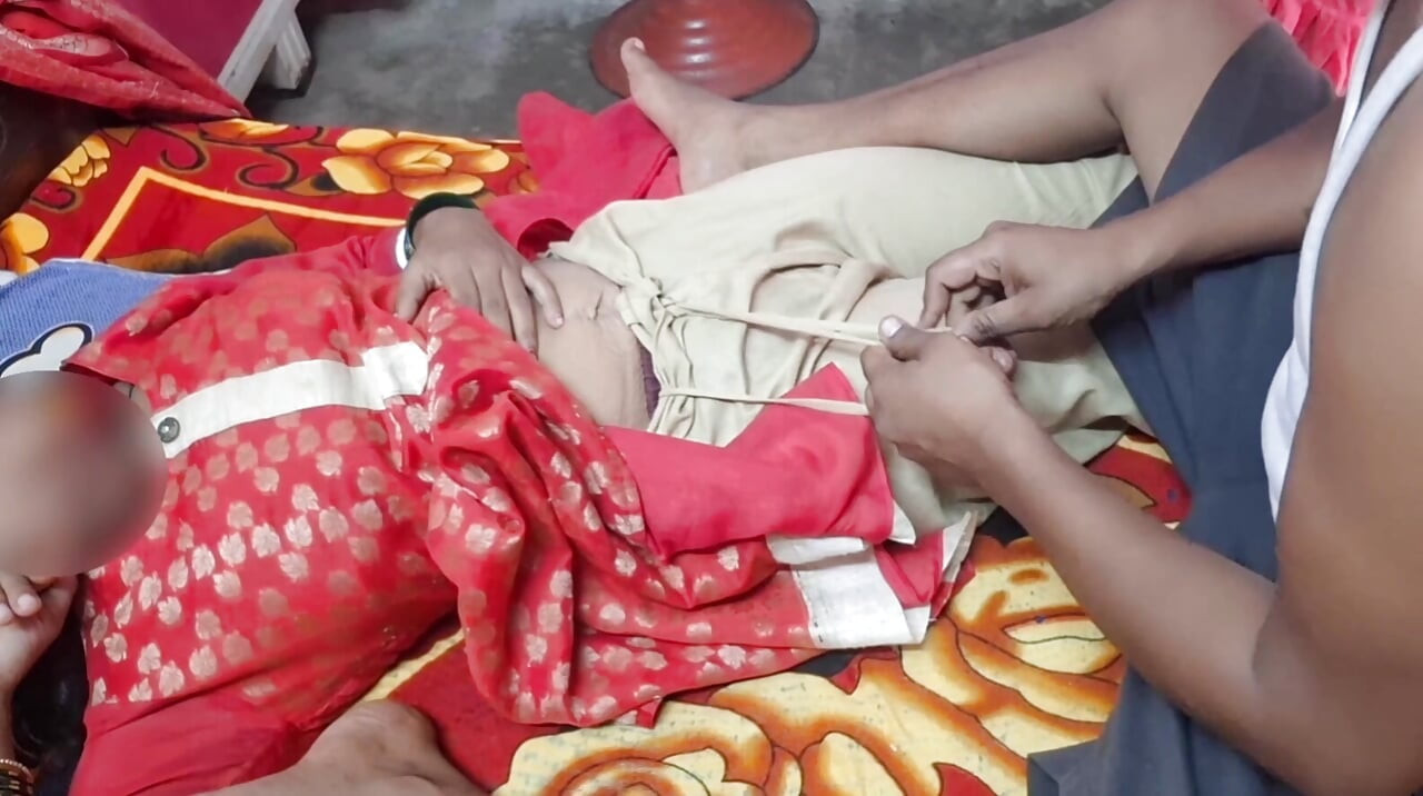 Bengali bhabhi xinh đẹp làm tình với chàng trai đại học