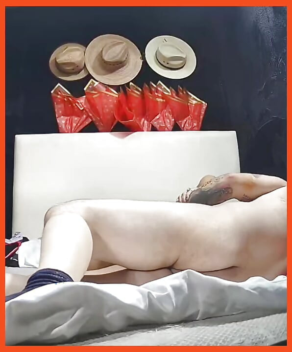 RIJPE LATIJNSE VROUW SCHREEUWT ALS ZE MIJN PIK IN HAAR ENORME KONT VOELT
