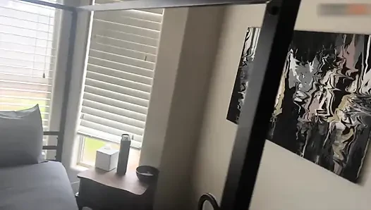 Sıkı küçük amcık ilk başta dayanamıyor sonra sert ve derinden sikiliyor