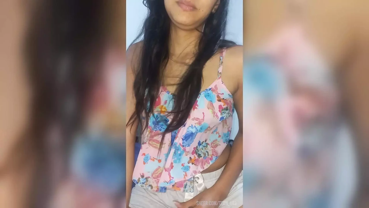 骑乘一个拥有完美乳房的18岁女孩。真正的自拍视频