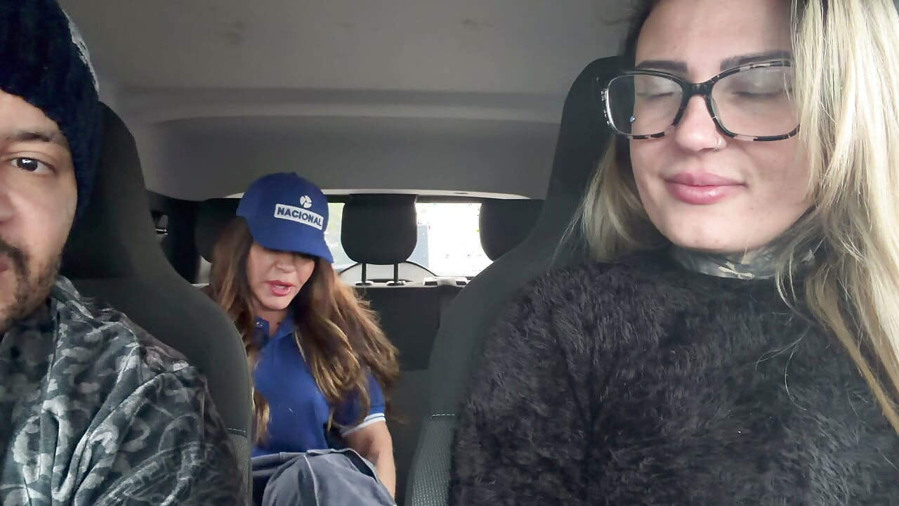 My husband's cuckold got out of the car and I called the gas station attendant to fuck and she accepted and got in the car and was so horny that she was all naked