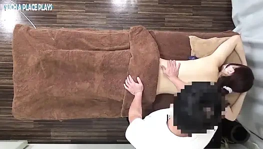 Unzensierter Raw-Creampie, eine schöne und elegante Bürodame kehrt zurück, gezogen mit heißem Öl und ihrem unwiderstehlichen Duft