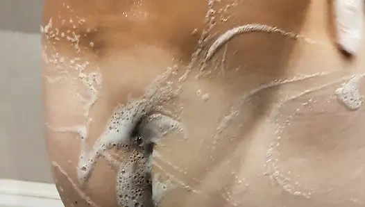 Emma si cewek dengan toket aduhai alami lagi asik ngisap kontol