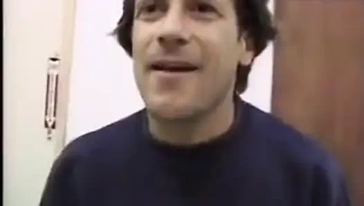 Cowok sange kulit putih ngentot cewek semok kulit hitam di ranjang