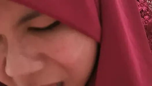 Üvey kız kardeş üvey erkek kardeşine 31 çekmesi için kandırıldı.