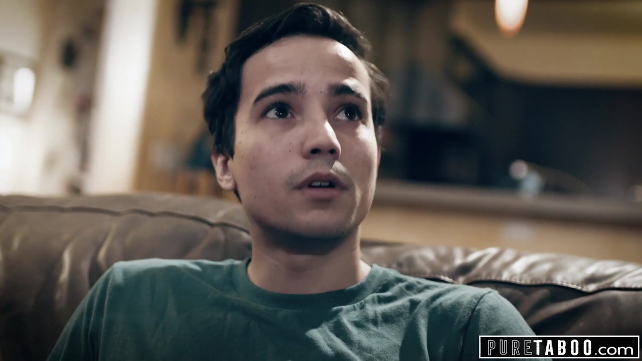 純粋なタブー嫉妬深い息子が継父を誘惑するために継母を誘惑する