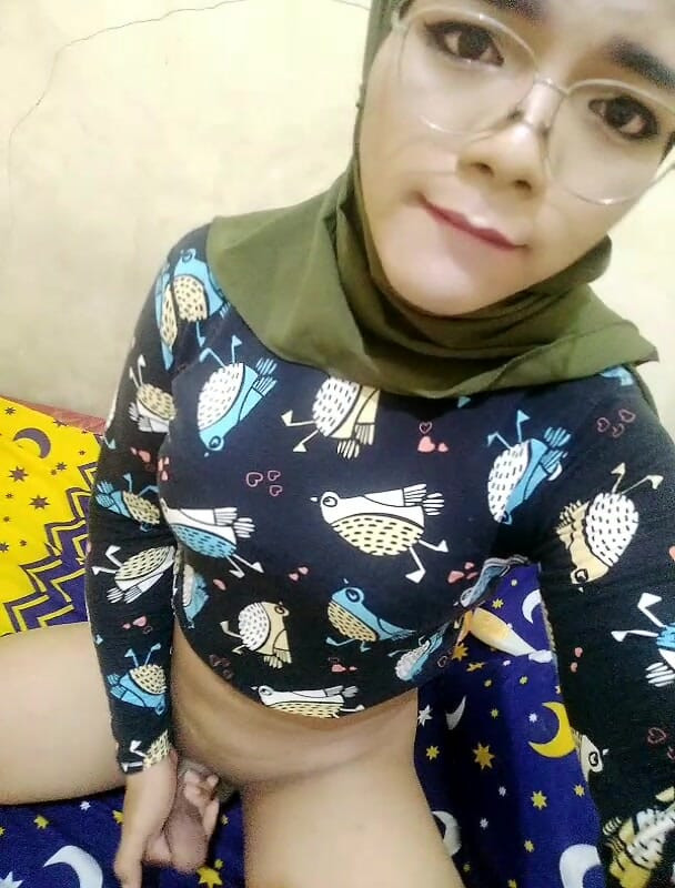 shemale hijab indonesia handjob
