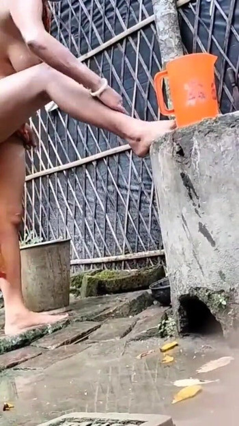 Zapanjujući trenutak iz "Indijske XXX žene koja se jebe na otvorenom (službeni video Villagesex91)"