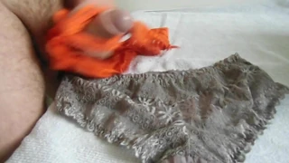 ejac sur culotte de ma belle fille de 18 ans