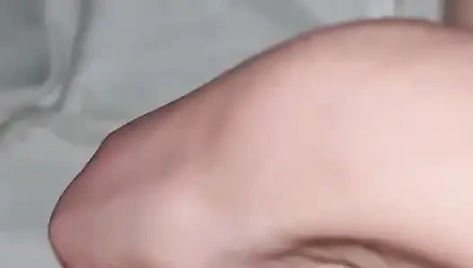 Surga pecinta kaki, menggunakan muncrat sebagai pelumas untuk kontol besar suami