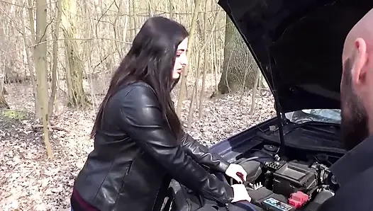 Adventurous Travelers Live for the Thrill of Erotic Journeys - German