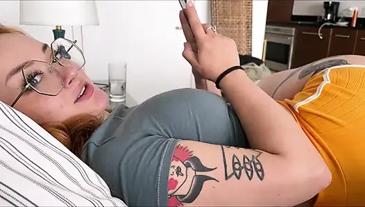 Kızıl saçlı üvey kız kardeş gooner üvey erkek kardeşe karşı - emma magnolia - aile terapisi - alex adams