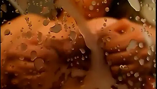 Gadis Asia memerah payudaranya di cermin untukmu