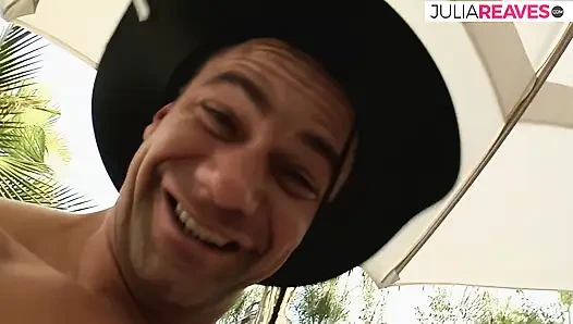 Cewek rambut pirang didobel penetrasi setelah nyepong dua kontol besar