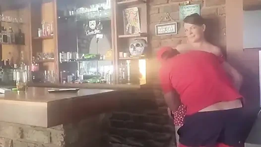 Brünette brünette milf wird von hinten gefickt