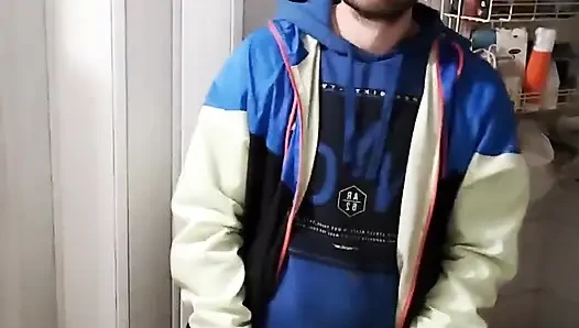 Banyoda eski erkek arkadaşıma mastürbasyon yapıyorum çünkü uyuyakaldı ve bana verecek kimsesi yoktu.