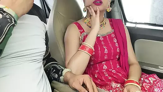 Fofa indiana bonita bhabhi é fodida com pau enorme no carro ao ar livre arriscado sexo público.