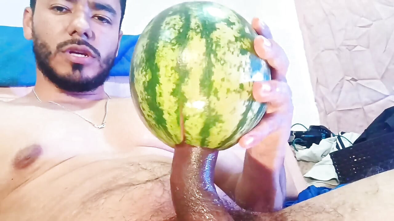 イキしてイって、私がオナニーしてイきながらこのスイカを抱くのを見てて