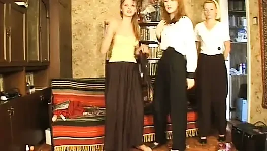 18 kleine muschis - Ilona, diana und zina