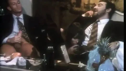 Seksi kıllı amcık yalıyor büyük yarak emiyor... ağzına boşalma