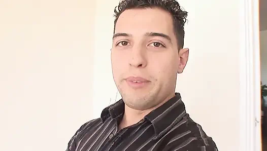 18 yaşındaki genç kız sıkı amına büyük yarak alıyor