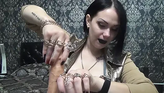 Ngocok kontol 18 cincin emas! Fetish Yahudi!