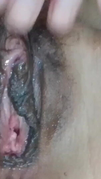 Matures playing with her hands in her vagina until she comes | Clip 3