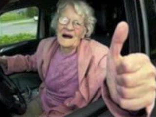 I conducenti fanno sedere le nonne perverse vecchie di Satyriasiss