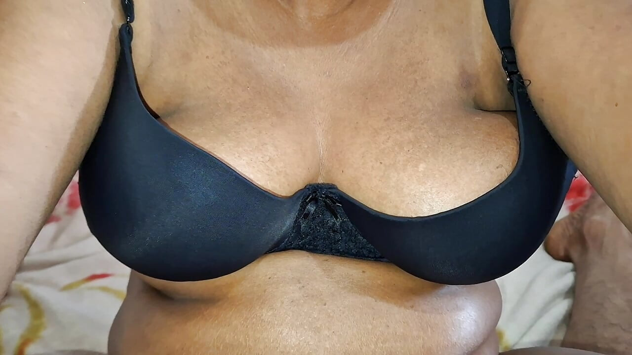 Ibu tiri MILF memberikan saya pelajaran dobi