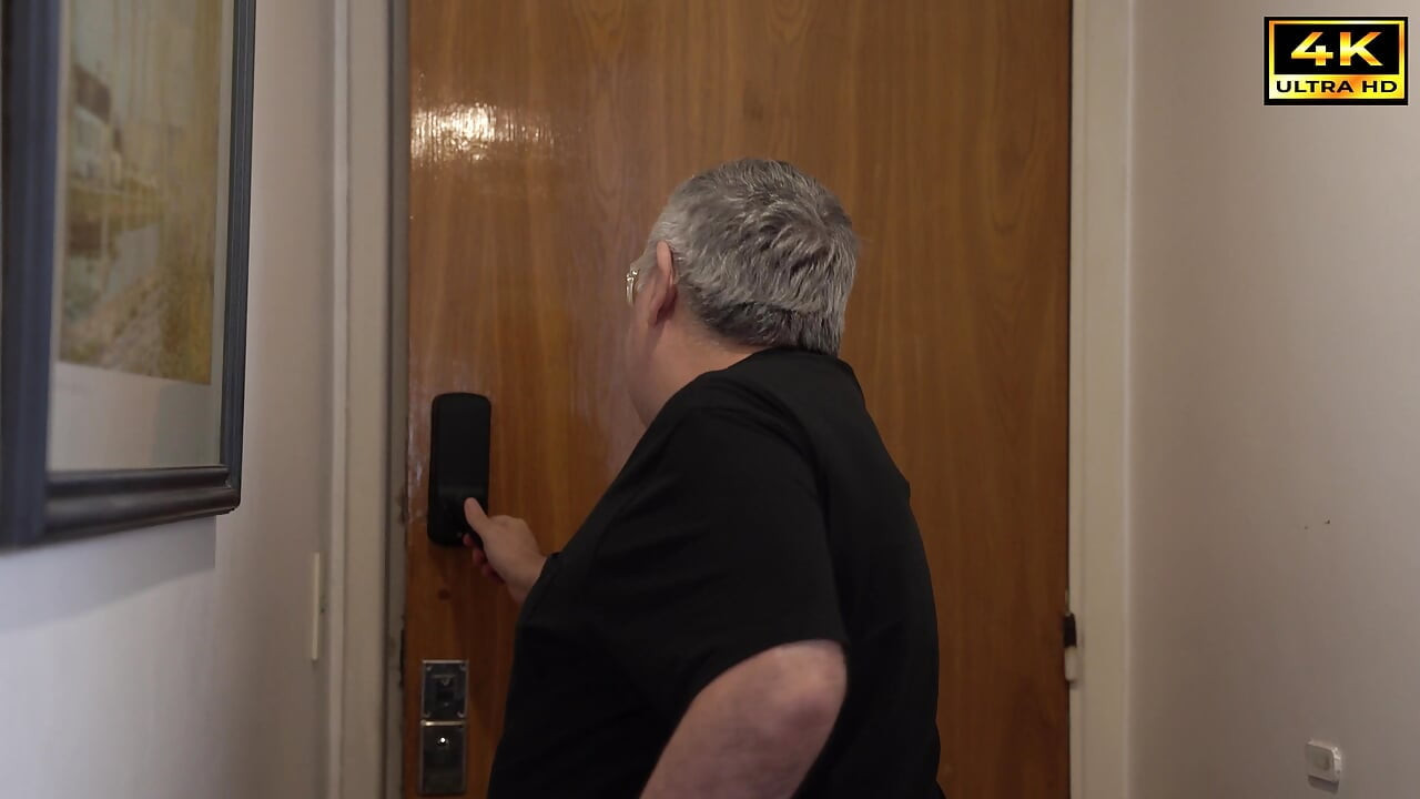 Lynn Scream forgets I'm her husband and gets hooked by the delivery Nicoph Cuckold Real