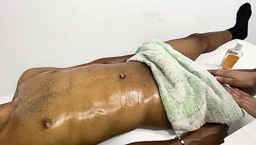 Üvey annem stresimi bozmam için bana masaj yaptı ve sonunda onu aldım