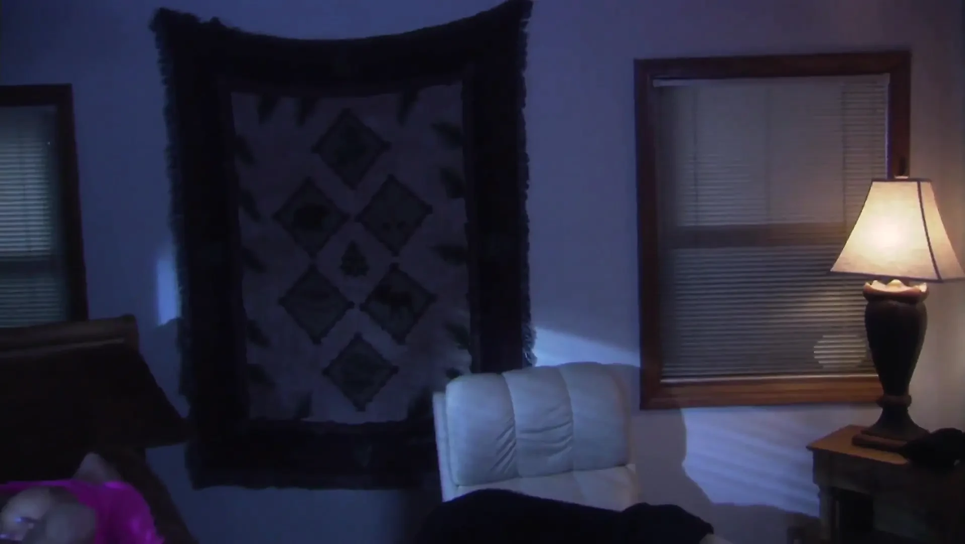 A biszexuális lány végre kipróbálja a puncit