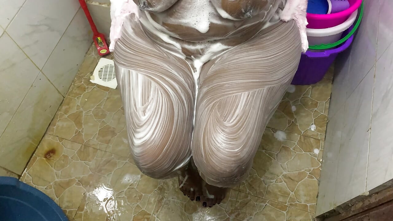 PAWG WIFE SHOWERING BEFORE SOME ACTION