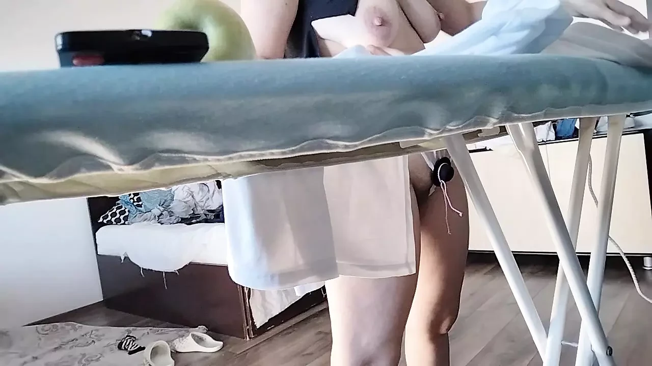 Sexy wife doing chores in the house naked. Cum on wife's big ass. Hot foreplay with a couple, oil massage on the body.