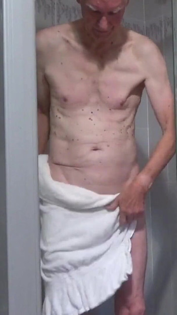 脱衣服和淋浴 | 短片 1