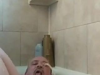 Cumfag4master (kik), l'heure de la pisse dans le bain