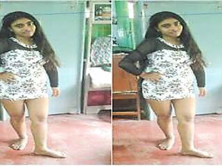 Nettes Desi-Mädchen nimmt ihr nacktes Selfie für Liebhaber auf
