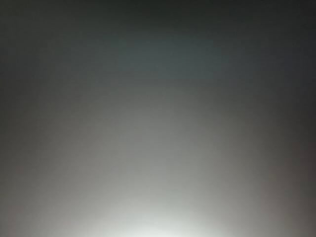 家伙用油主宰场并使用博士手套