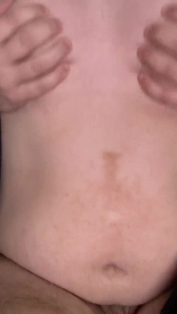 「セクシーな太ったぽっちゃりしたアラブ人男性と巨乳男のおっぱい裸」の驚愕の瞬間