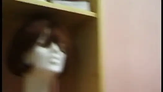 Cewek seksi kulit hitam mengganti pakaiannya