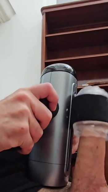 thử nghiệm một món đồ chơi mới "the handy stroker" của bad peach | Clip 2