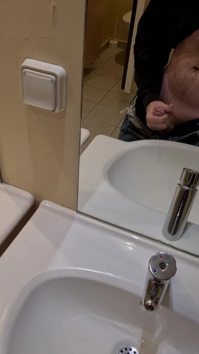 Poblic toilette